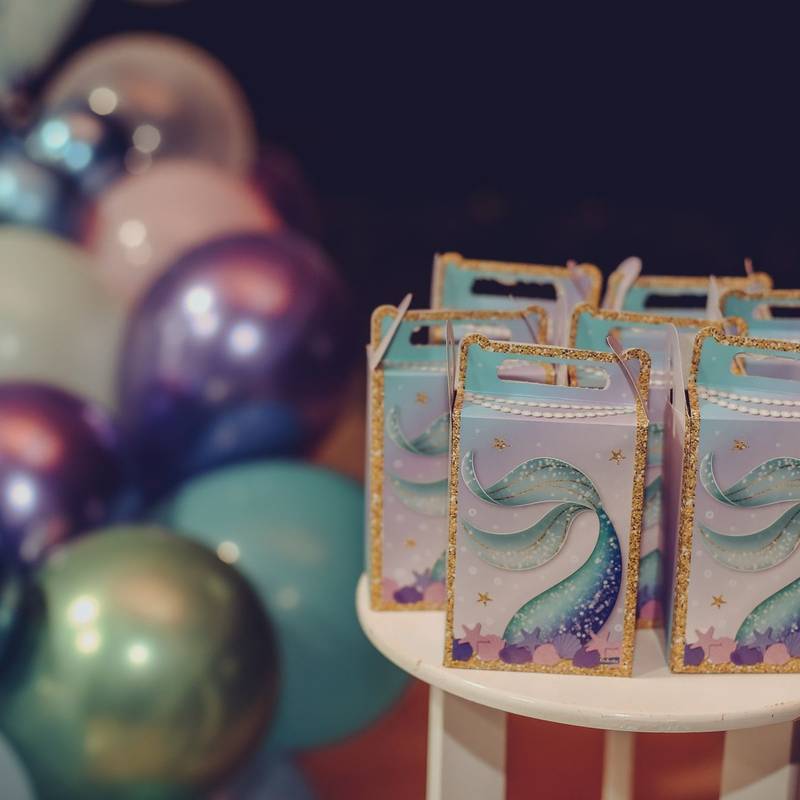 Party favour boxes and balloons