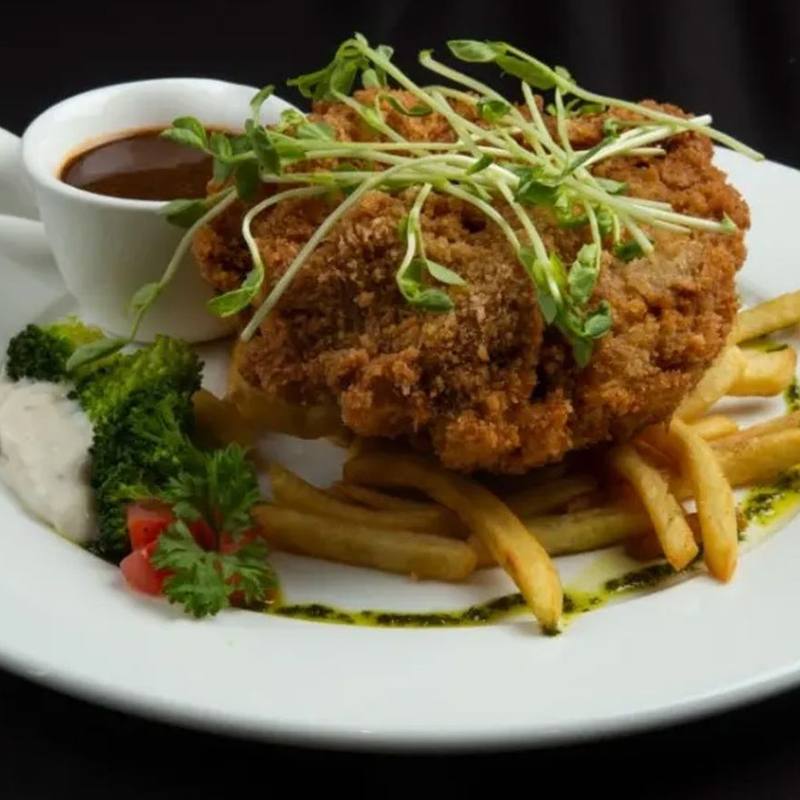 Crispy chicken chop with greens and dipping sauce